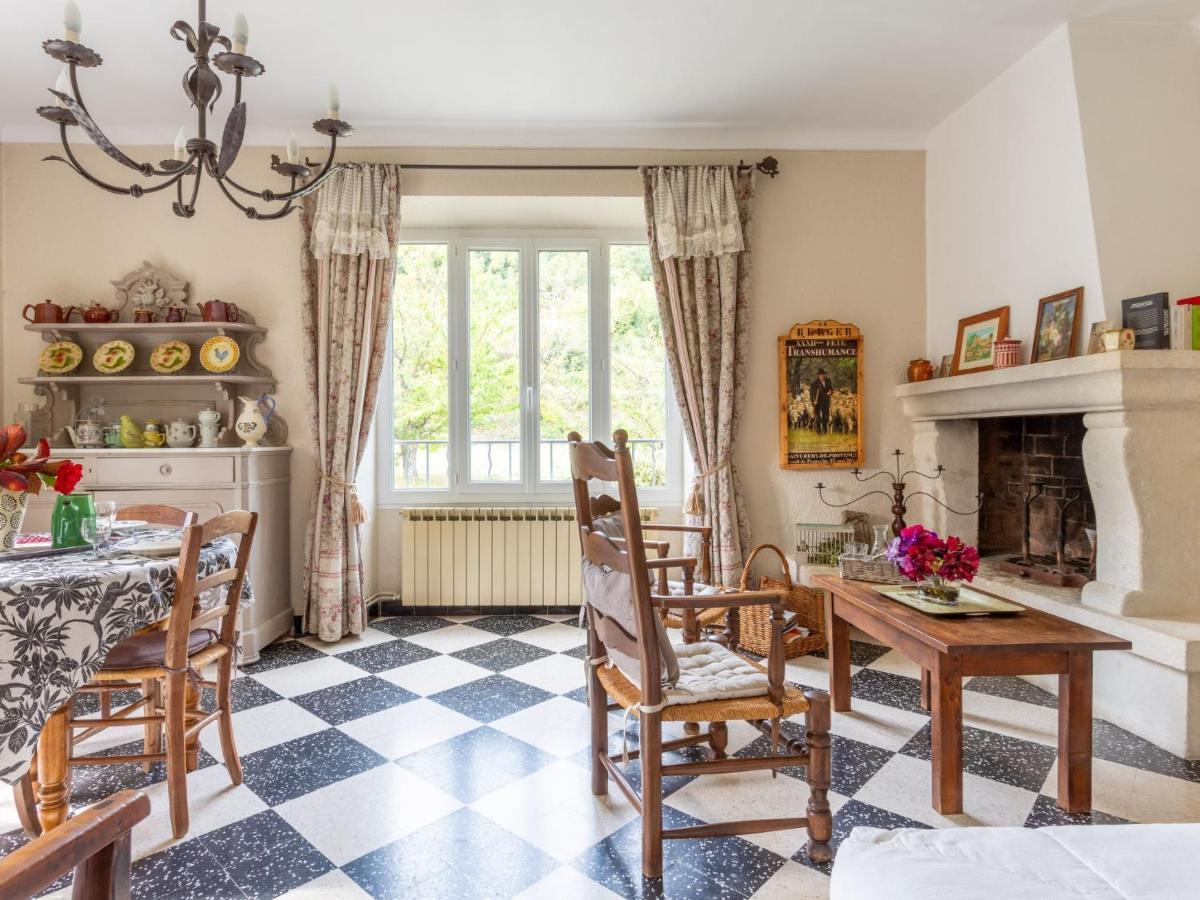 Holiday Home Le Cedre - Mbe101 By Interhome Менерб Экстерьер фото